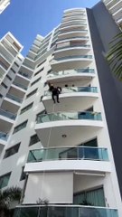 Rescatan perro que tenía días encerrado sin agua ni comida