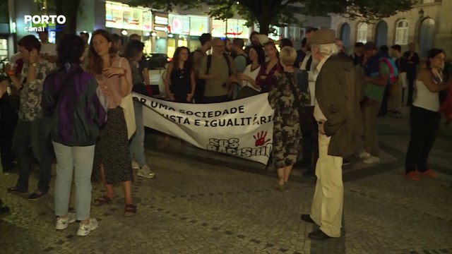 Dezenas de pessoas exigem solução permanente para 15 desalojados no Porto