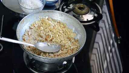 Télécharger la video: Coconut Ladoo Recipe in Hindi - नारियल के लड्डू केवल 5 मिनट में