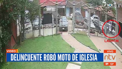 Delincuente robo moto de una iglesia