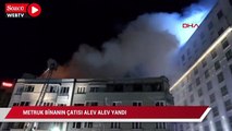 Beyoğlu'nda metruk binanın çatısı alev alev yandı