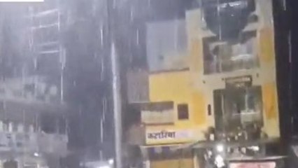 आगर: आसमान से बरस रही आफत की बारिश, जारी है बारिश का दौर, तापमान में हुई गिरावट