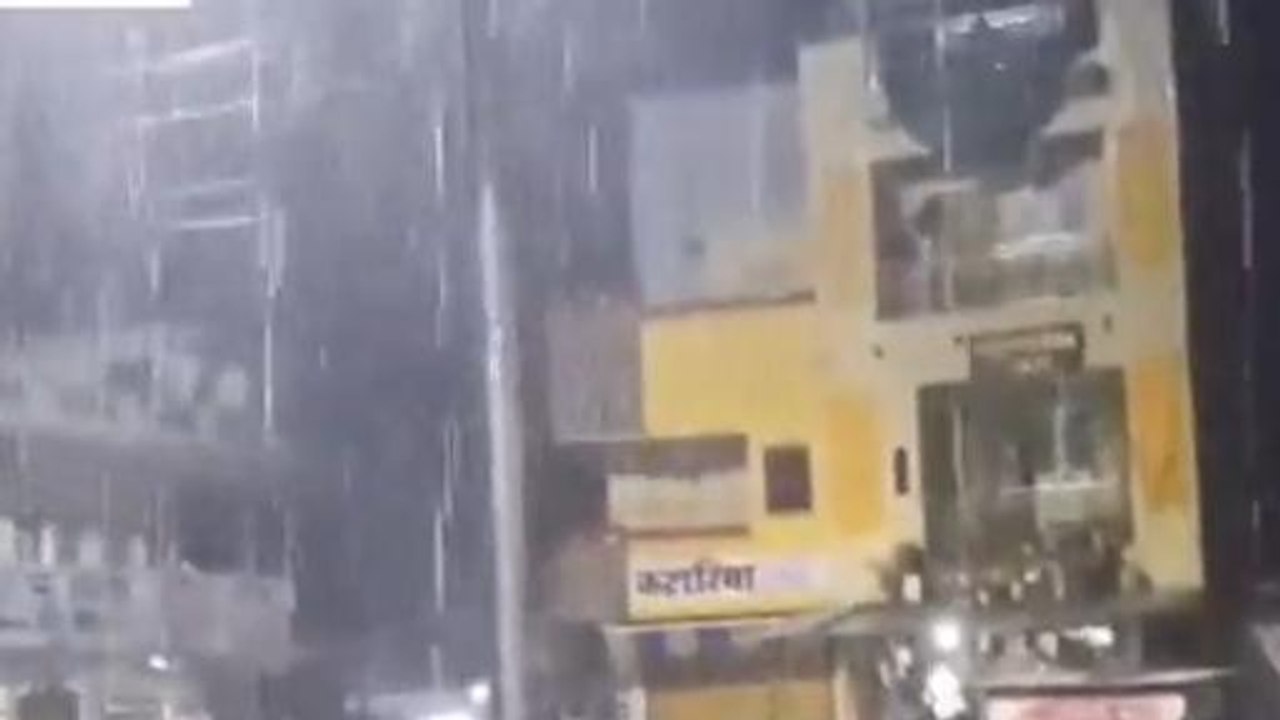 आगर: आसमान से बरस रही आफत की बारिश, जारी है बार...