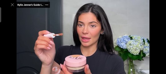 Kylie jenner's new classic makeup / Vogue