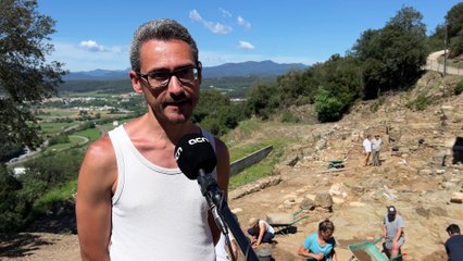 Els arqueòlegs desenterren 78 esquelets i delimiten l'antic cementiri medieval i d'època moderna de Sant Julià de Ramis