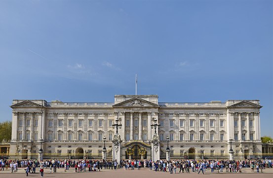 Man arrested outside Buckingham Palace after throwing suspected shotgun cartridges into the grounds of the royal residence