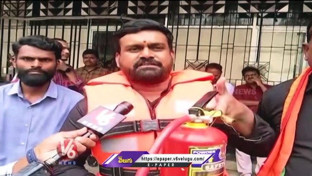 GHMC Council Meeting _ Corporator Wearing Life Jacket Against GHMC Negligence To Clear Water _ V6