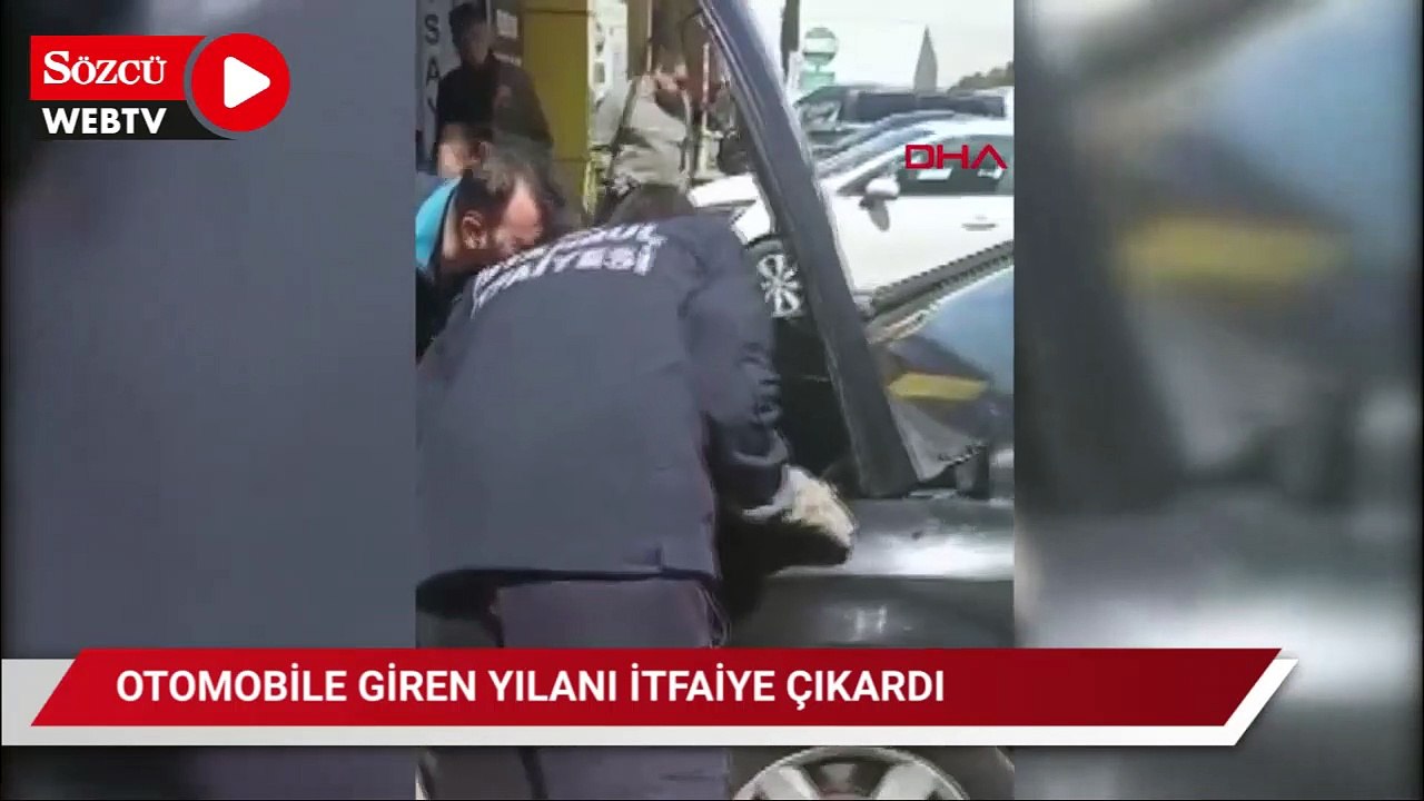 Başakşehir'de otomobile giren yılanı itfaiye çıkardı
