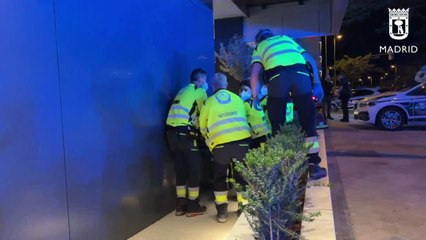 Dos heridos por arma blanca, uno muy grave, en una pelea en vivienda de Madrid