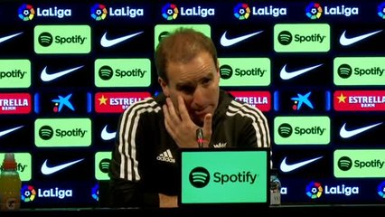 Xavi asegura que la victoria ante el Osasuna (1-0) es un "paso de gigante" hacia el título