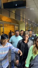 Shah Rukh Khan Loses Cool, Pushes Fan at Mumbai Airport