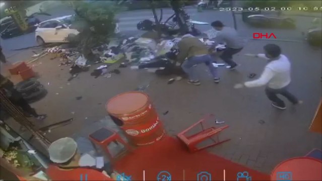 Şişli’de otomobil yayaların arasına daldı