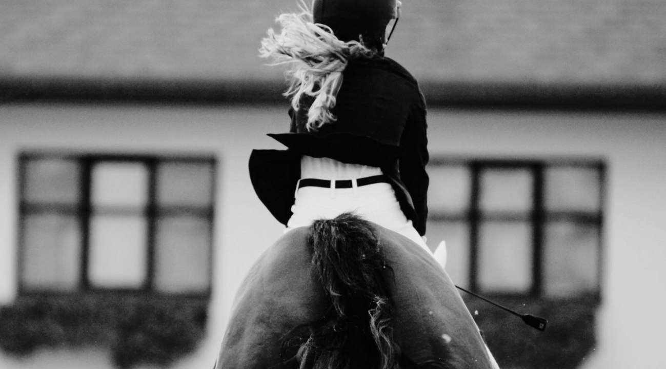 USA: 15-jährige Springreiterin verunglückt bei Reitunfall