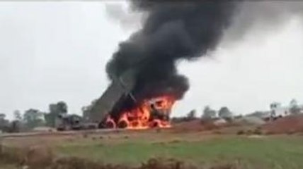 दर्दनाक हादसा: विघुत लाइन से टकराते ही डंपर में लगी आग, चालक की मौत