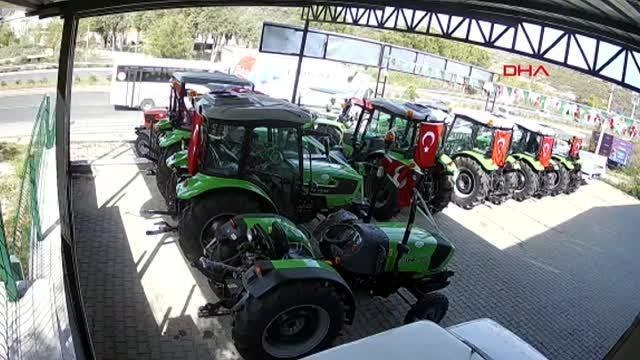 MİDİBÜS KAMYONA ARKADAN ÇARPTI 4'Ü AĞIR 34 YARALI