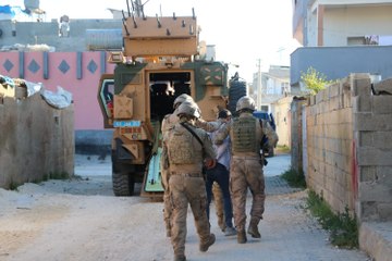 Video herunterladen: Şanlıurfa merkezli PKK/KCK operasyonunda 9 şüpheli gözaltına alındı