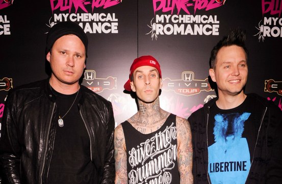 Travis Barker revela fecha de lanzamiento del nuevo álbum de Blink-182