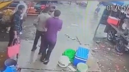 गाजियाबाद : बारिश से जलभराव बना आफ़त, सड़क समझकर नाले में समाए दो युवक