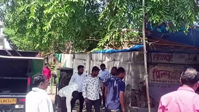 अतिक्रमणों पर छिड़ी रार...पुलिस व व्यापारियों के बीच धक्का-मुक्की, आपस में भिड़े