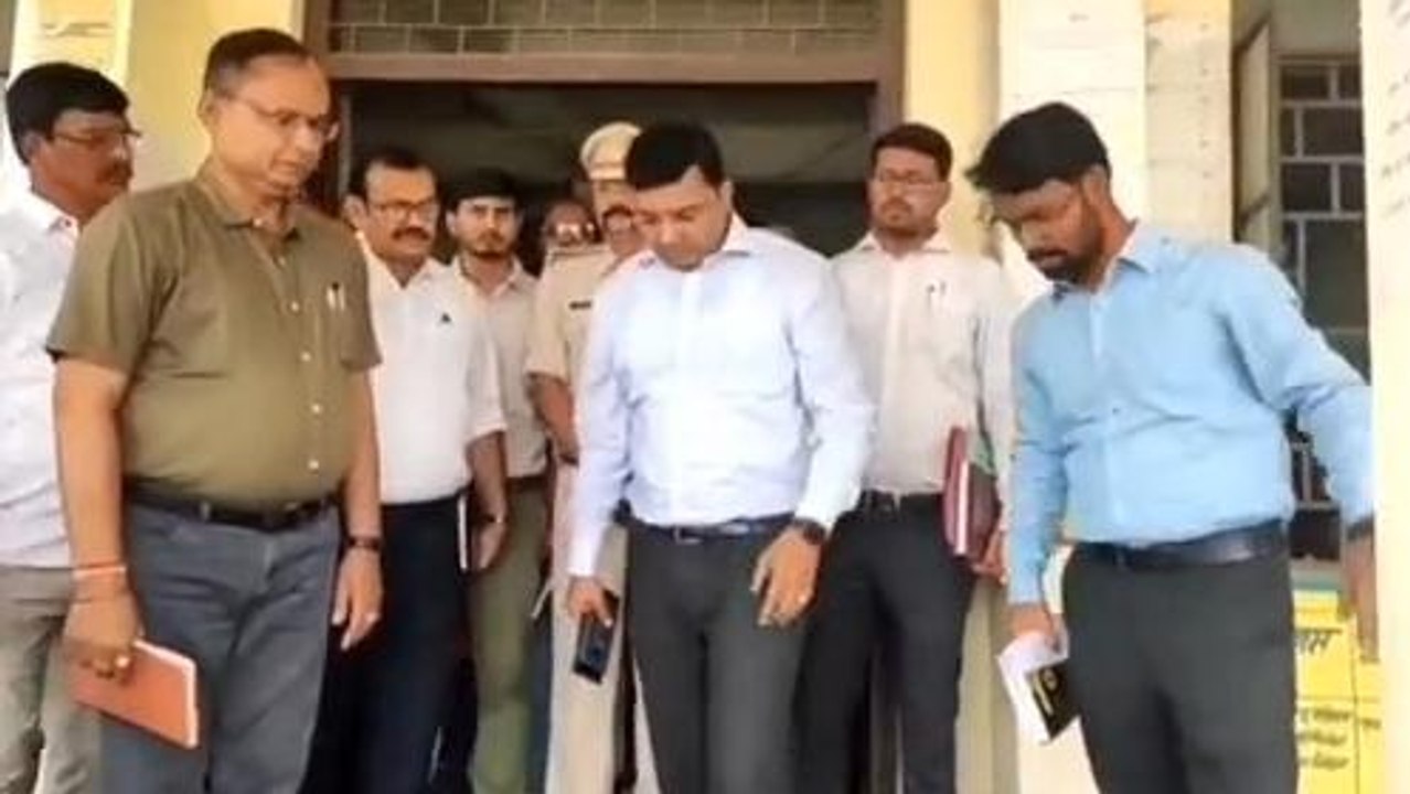 पूर्णिया: जिलाधिकारी कुंदन कुमार ने कसबा प्रखंड सह अंचल कार्यालय का किया निरीक्षण