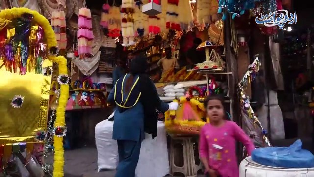 Lahore Traffic Police Ki Lady warden Ne Shehar Ko Hala K Rakh Dia - Road Se Encroachment Hatane Lagi