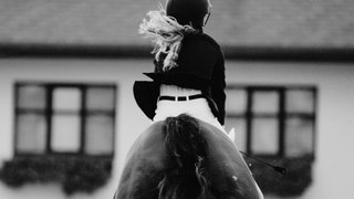 USA: 15-year-old show jumper dies in riding accident