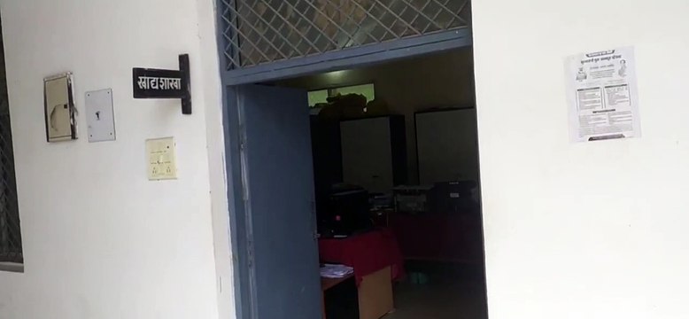 कलेक्टर की सख्त हिदायत के बाद भी समय से कलेक्टर कार्यालय में नहीं बैठ रहे कर्मचारी