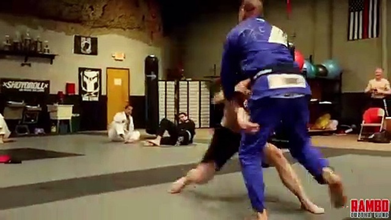 Bodybuilder VS champion de Jiu-Jitsu... Qui va remporter le combat