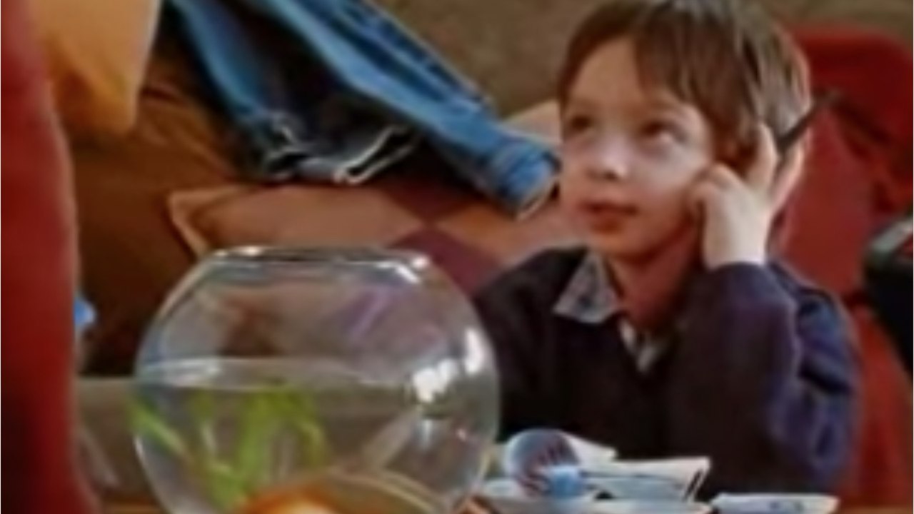 VOICI - "Maurice, tu pousses le bouchon un peu trop loin" : qu'est devenu le petit garçon de la célèbre publicité Nestlé ?