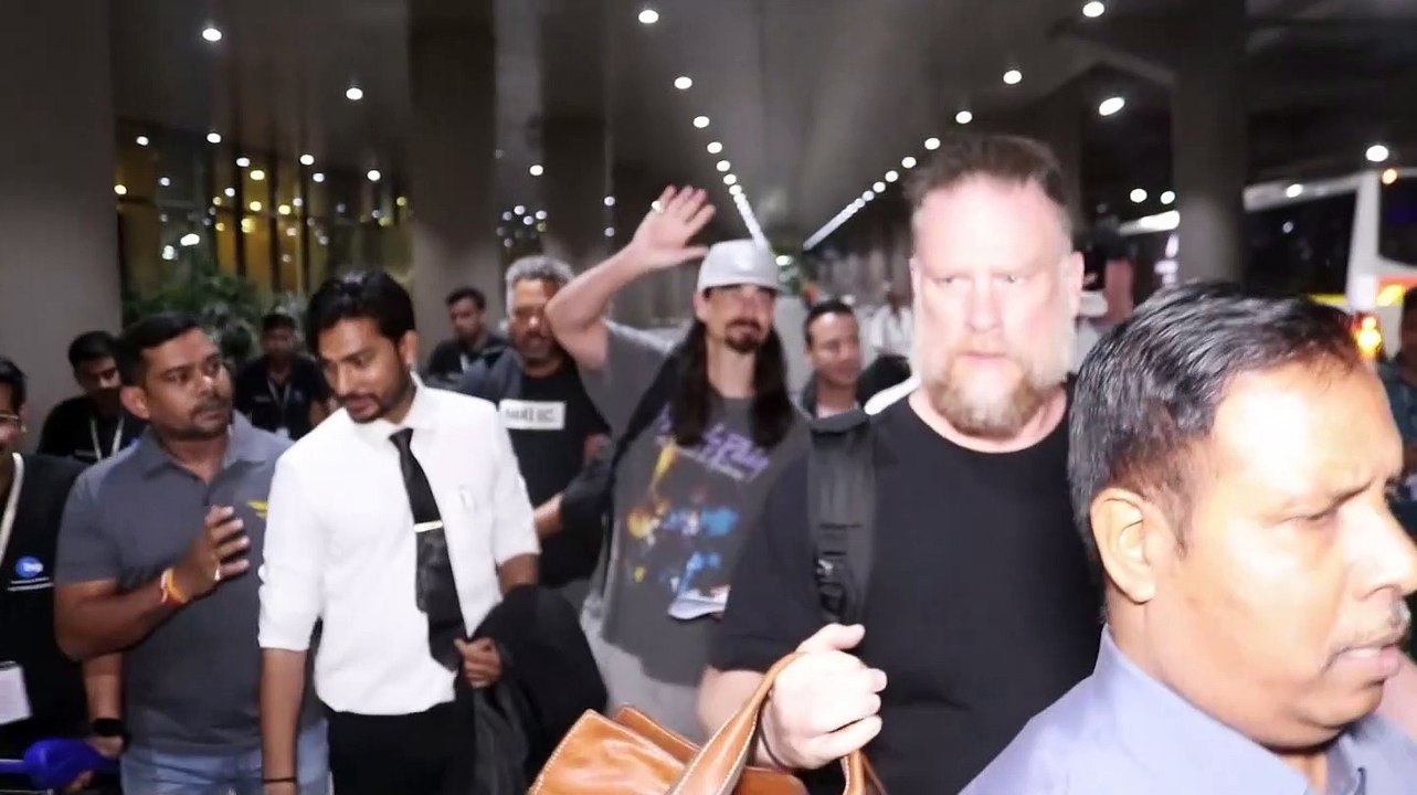Backstreet Boys land in Mumbai for concert, paparaazi scream 'ikade ikade'
