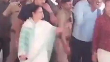 মালদার উদ্দেশ্যে রওনা দিলেন মুখ্যমন্ত্রী, দেখুন ভিডিও