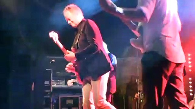 Agitation Free Rücksturz - Agitation Free was formed in 1967 by Lutz 'Lüül' Ulrich, Michael 'Fame' Günther, Lutz 'Ludwig' Kramer and Christoph Franke. Famous for their multimedia light shows.