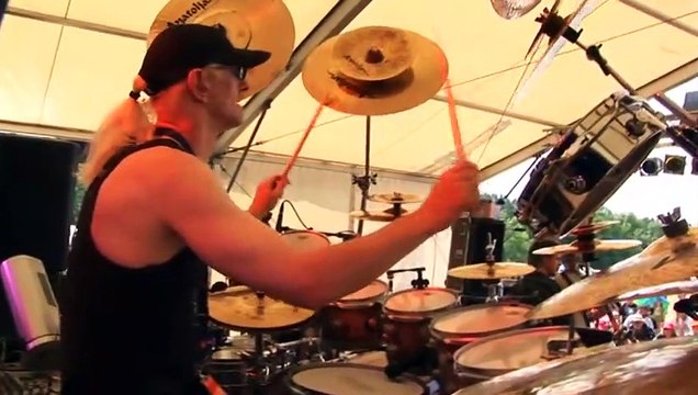 Broselmaschine La Rotta Burg Herzberg Festival 2006 Inspired by the American folk music of Bob Dylan, Joan Baez, Phil Ochs and Joni Mitchell, German master of acoustic guitar Peter Bursch formed the first line-up of BROSELMASCHINE,