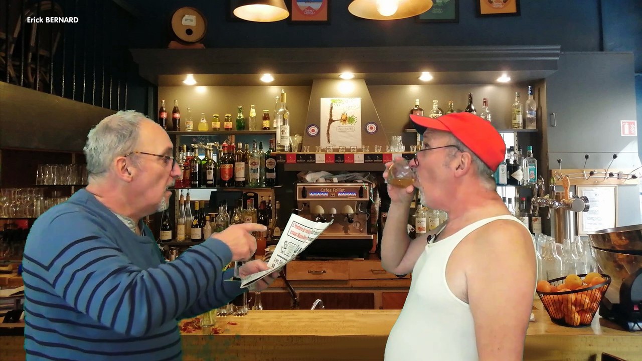 AU BISTRO : Couronnement de Charles III - Vente record de goodies