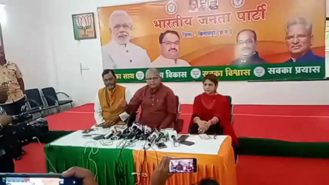 discussion with journalists