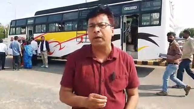 UP nikay chunav : झांसी में 632 पोलिंग पार्टियां रवाना, 13 निकाय प्रमुखों के भाग का होगा फैसला