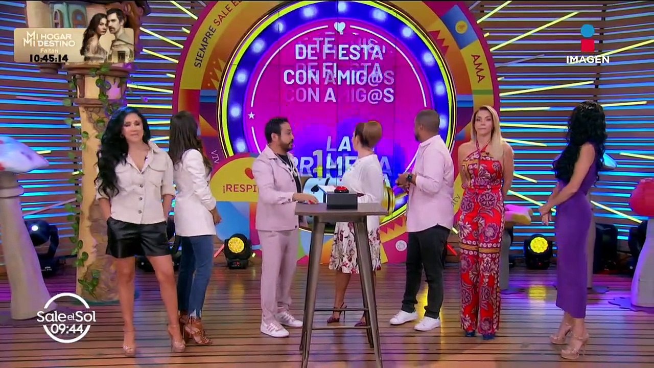 La familia de Joanna Vega Biestro la SORPRENDE en el foro por su cumpleaños