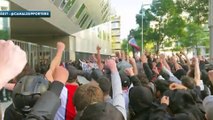 Les supporters du PSG demandent la démission de la direction devant le siège du club