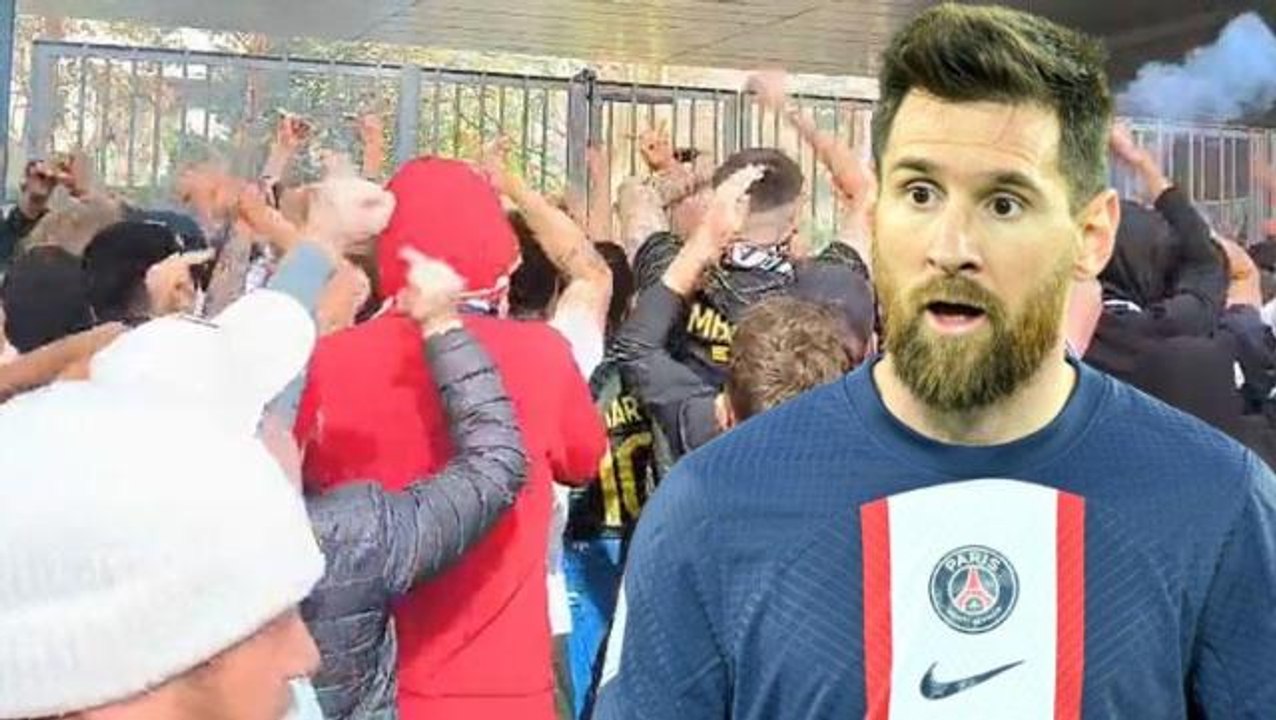 PSG taraftarı tesisi bastı! Başkan Khelaifi ve Messi topun ağzında