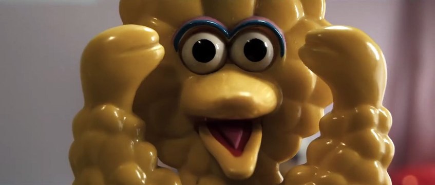 Tráiler de la película La mesita del comedor , escrita y dirigida por Caye Casas.