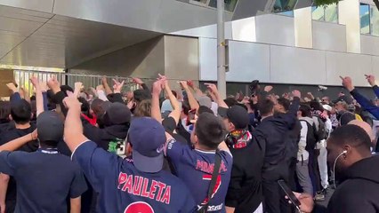 Los aficionados del PSG se reúnen para insultar a Messi / TWITTER