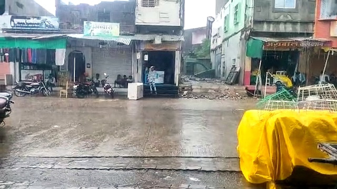 सुसनेर में मौसम के तीन रंग : सुबह धूप, दोपहर में बारिश तो शाम हुई सुहानी