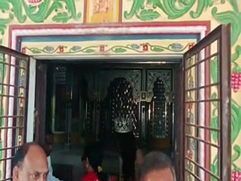 फेमिना मिस इंडिया नंदिनी गुप्ता ने चलाया ट्रैक्टर...देखिए वीडियो