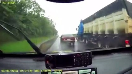 Vídeo: PRF apreende carro com 10 mil maços de cigarros após perseguição
