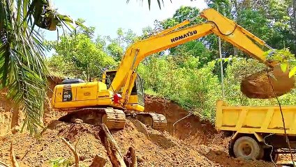 Tackling the Ground The Ultimate Earth-Moving Komatsu PC 195 LC Excavator