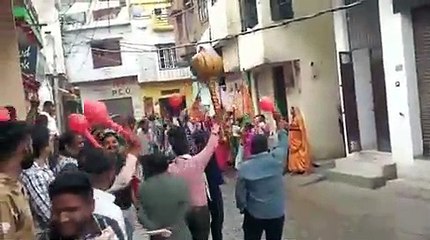पीलीभीत में चुनाव प्रचार के दौरान असहज हुईं BJP प्रत्याशी आस्‍था अग्रवाल, देखें वीडियो