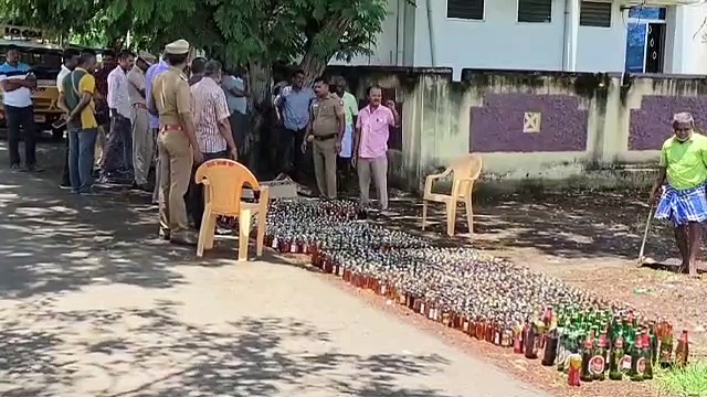 விருதுநகரில் ரூ.4.70 லட்சம் மதிப்பிலான 3,379 மதுபாட்டில்கள் அழிப்பு