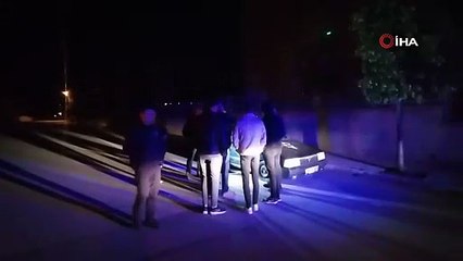 Pompalı tüfekle saldırı! Seyir halindeki araç kurşunlandı