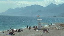 Antalya Konyaaltı Sahili yaz sezonuna hazırlanıyor