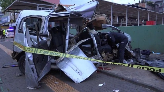 Trafik kazasında 2 kişi öldü, 1 kişi yaralandı